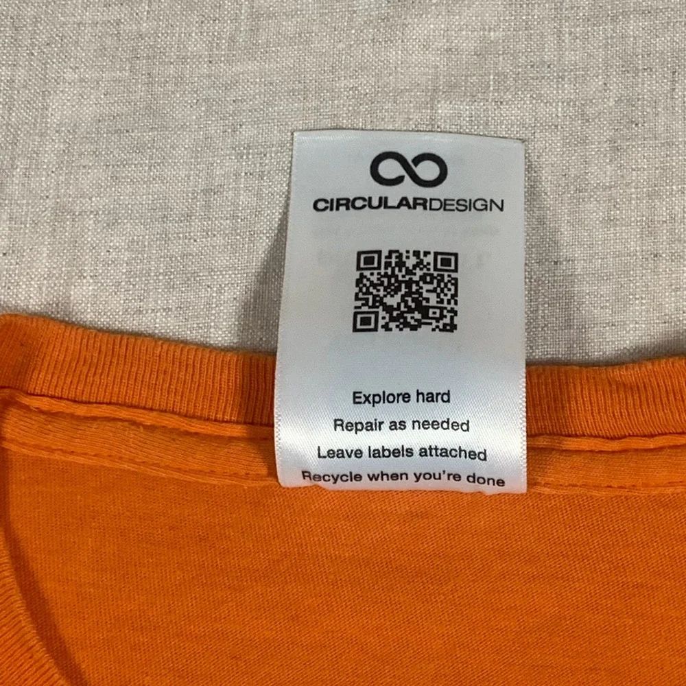 The North Face Graphic Tee Mens Small Orange Good Circular Design Logo T-Shirt